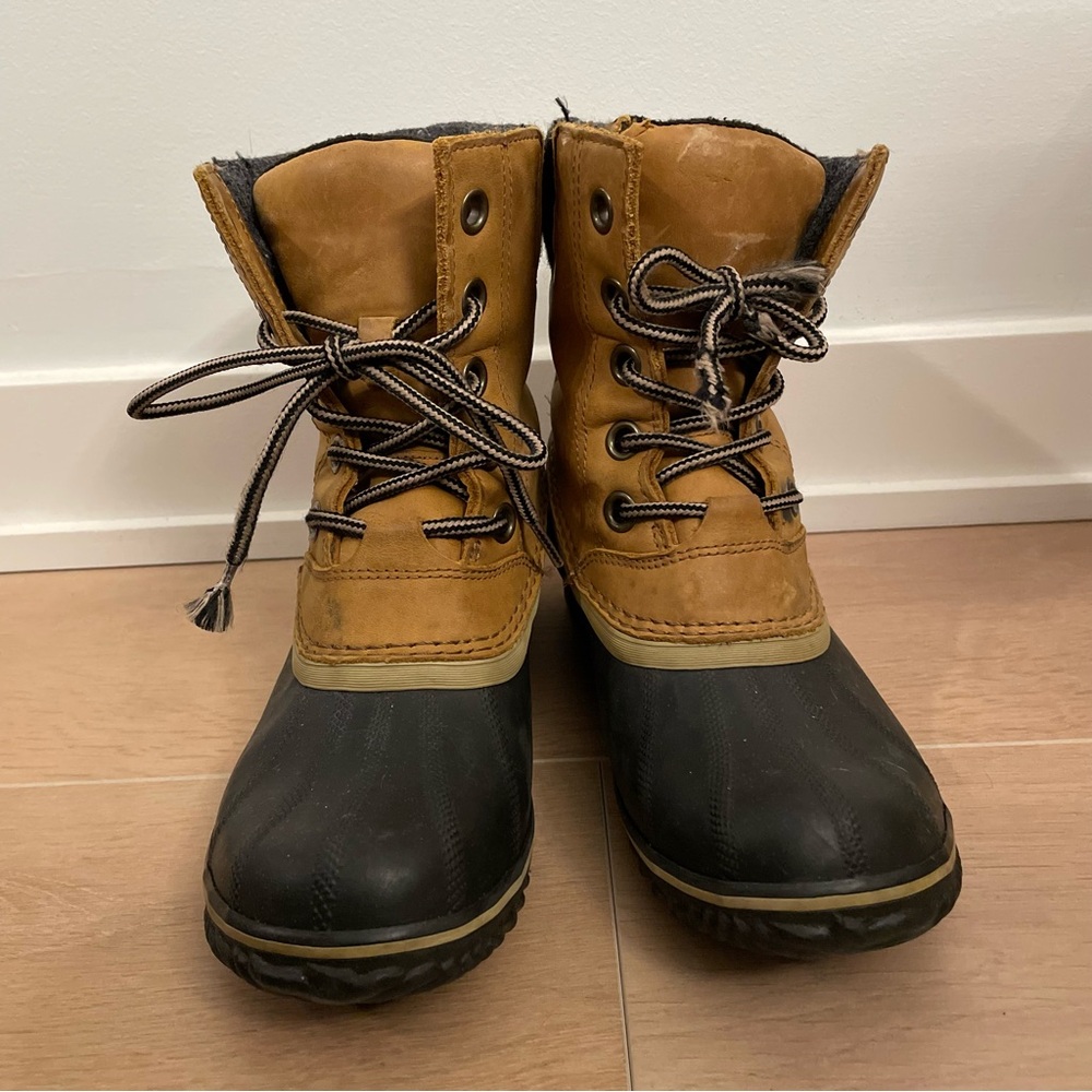 🎊HOST PICK🎊 SOREL Tan and Black Winter Boots - Picture 2 of 9